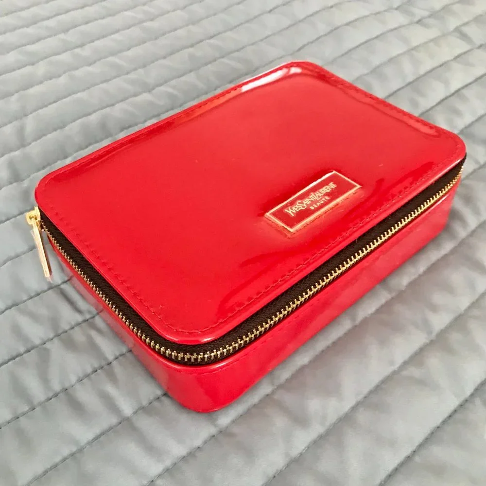 Yves Saint Laurent compact ysl